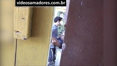 Voyeur filma jovens casais a foder até descobrir as filmagens em vídeo