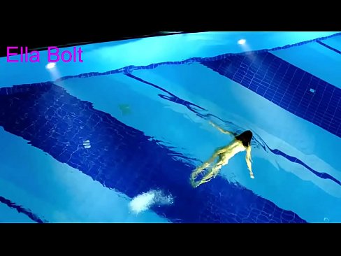 ❤️ Não consigo parar de ver, jovem loira apanhada a nadar nua na piscina da estância balnear ELLA BOLT ❤️ Porno real vídeo em porno pt.doujin-sexy.ru